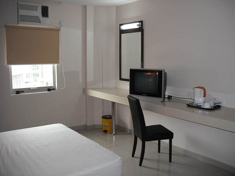Family Hotel Кланг Екстериор снимка