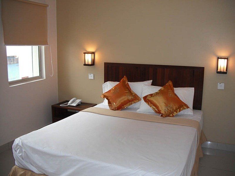 Family Hotel Кланг Екстериор снимка
