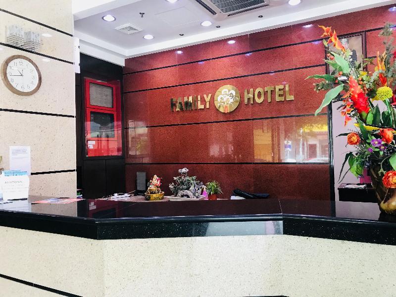 Family Hotel Кланг Екстериор снимка