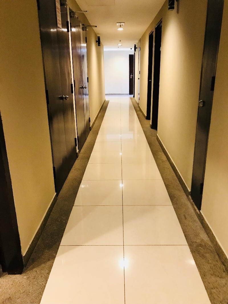 Family Hotel Кланг Екстериор снимка