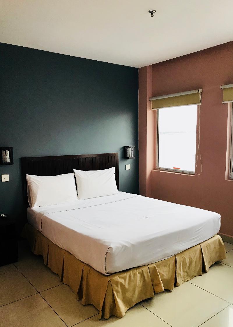Family Hotel Кланг Екстериор снимка