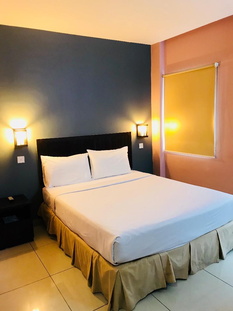 Family Hotel Кланг Екстериор снимка