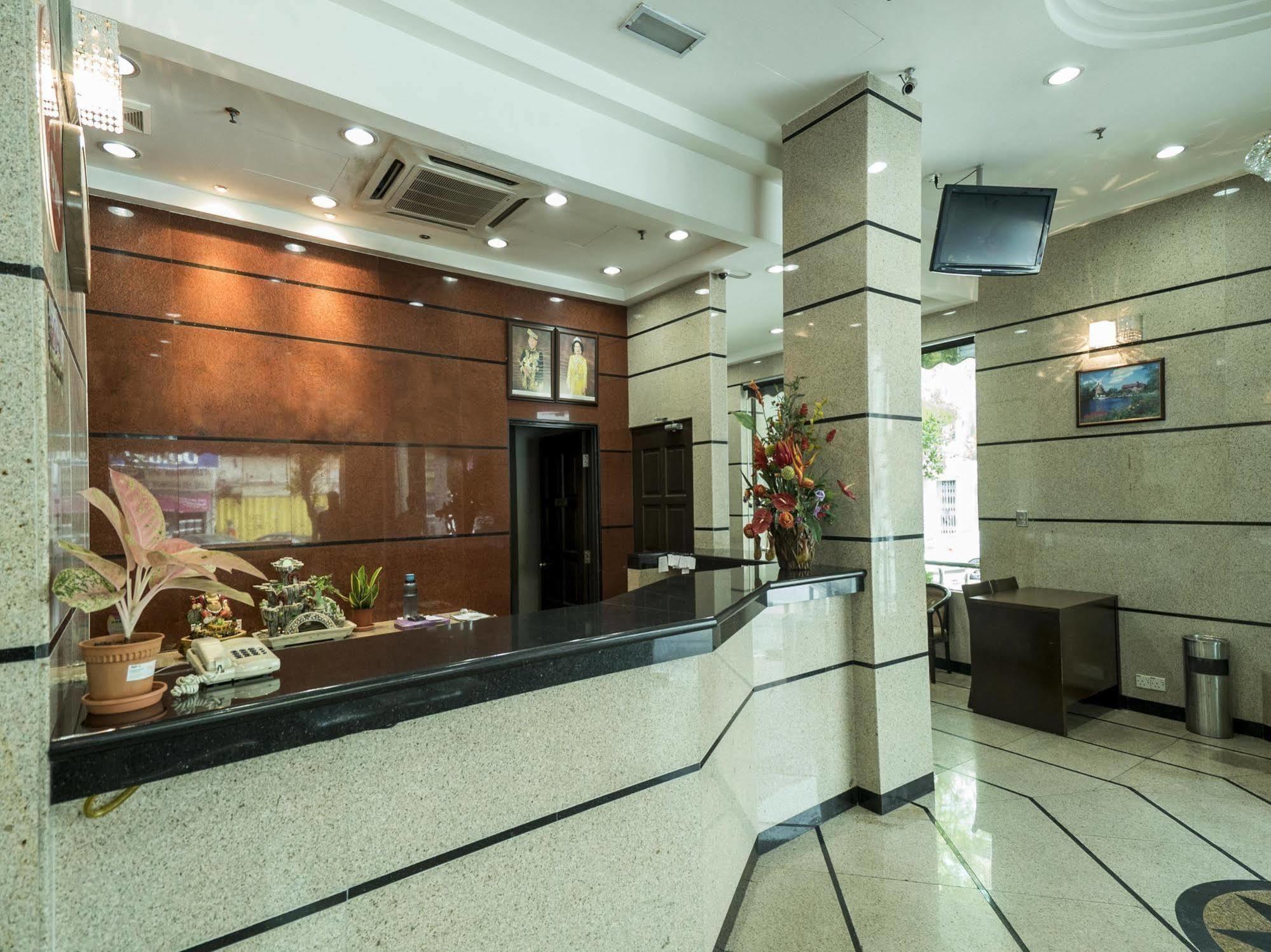 Family Hotel Кланг Екстериор снимка